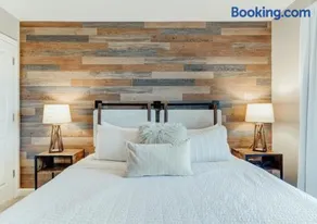 Walk to Mountain Creek! Pool, Hot Tubs, Sauna! 1 Bedroom, 1 Bathroom Condo in The Appalachian - Image 1