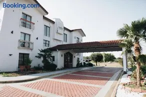 All Seasons Inn & Suites - Image 1