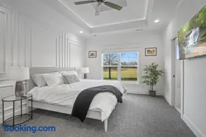 Modern & upscale home near Derby - Image 1