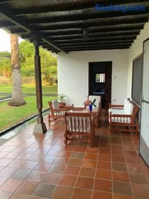 Hermosa y tranquila finca con piscina - Image 2