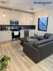 Beautiful 2 Bedroom suite - Image 1