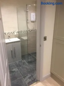Private en-suite guestroom Ruthin - Image 5