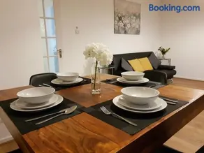 Milton House - Entire 3Bed House FREE WIFI & 4 FREE PARKING Spaces Serviced Accommodation Newcastle UK - Image 4