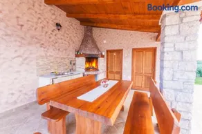Villa Noina Arka, a charming villa with a pool surrounded by nature - Image 3