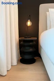 Modern 2-Bedroom Apartment for 4 Guests, In a Prime Location Close to the Train Station and the Historic Center of Ghent - Image 1