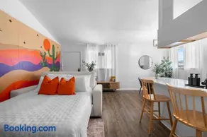 Modern Austin Retreat Near UT Campus - Image 2