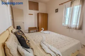 Georgias Apartments - Image 4