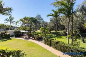 Surfside Buddina Beachfront 3bed Apt - Direct Beach Access - Image 5