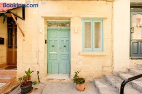Seaside Mediterranean Home in Historic Senglea - Image 3