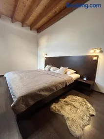 AR GOLDEN HOUSE - Image 1