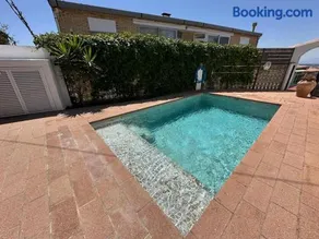 Preciosa Casa en Roses con Vistas al Pueblo y al mar AV-33 - Image 2