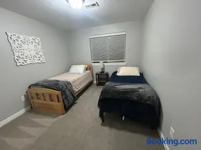 Charming Townhome Escape - Image 2