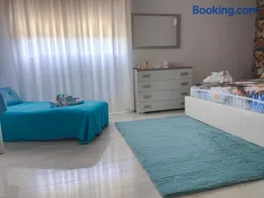 Shine Flowers Room - Image 4