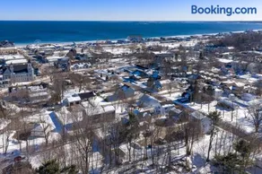 2BR Retreat in Downtown Old Orchard - Image 2