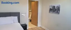 West Beck House Darlington Luxury Penthouse Double Room with Private En-Suite - Image 2
