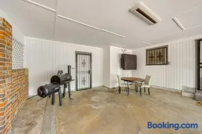 Quiet Home, near I-49, downtown, and 2 Hospitals - Image 4