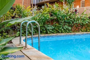 Captain's Pick at Manly Beach plus Parking - Image 3