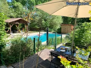 Petit gîte dans les bois avec piscine privative - Image 3