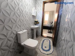 Casa Agradável, Arejada, Espaçosa, Perto de Tudo - Image 3