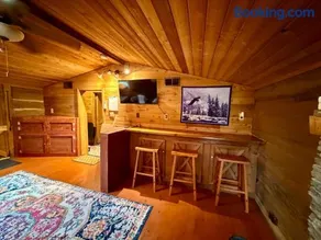 The Cozy Cabin - Image 2