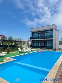 Apollo Plus Cottages - Image 2