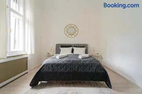 Luxury Residence by Castle District, Free Public Parking nearby - Image 2