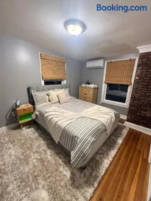 Grey comfort room - Image 2