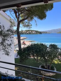 Olive Tree Apartment - Image 1