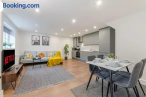 The Perfect Stay London, Home with 2 Bedrooms 1 Bath - Battersea, Vauxhall and Nine Elms - Image 2