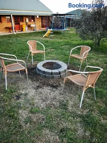 Kathmandu Farmstay - Pool Table, Ping Pong, Bicycles, PlayStation, Netflix, close to Bathurst and Mayfield Garden - Image 5