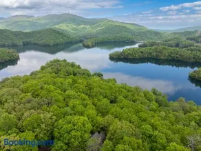 Peaceful Lake Santeetlah Mountain Cottage - Image 3