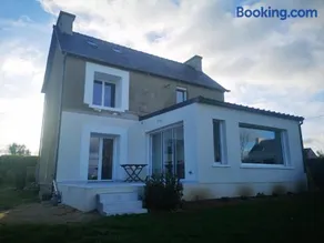 Maison vue sur mer avec jardin - Image 1