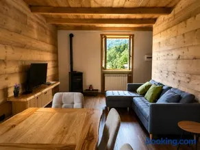 SkyWood Chalet, Panoramic Mountain and Lake Views - Image 2