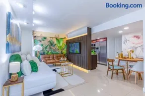 Walk to Coral Gables| Beautiful Property| Sleeps 8 - Image 5