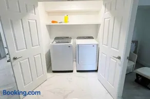 Stylish and luxurious apartment basement unit - Image 2