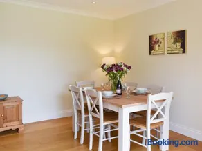 Crown Cottage - Image 3