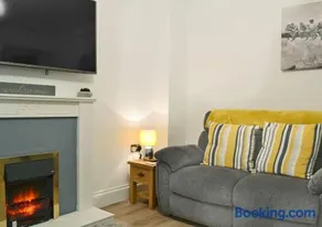 Hidden Gem Cottage, Driffield - Image 1
