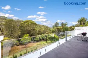 Room with Scenic Bush Views, Tranquility, Central Location - Image 3