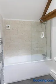 Lovely 1-bed studio & bathroom in converted barn near Newark Show-Ground - Image 4