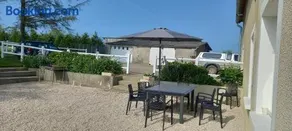 Charmant appartement de vacances avec jardin, terrasse et barbecue | Vue jardin - Image 2