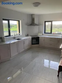 Country bungalow - Image 1