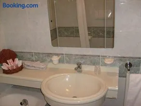 Hotel Motel Flower - Image 5