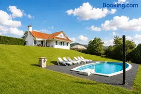 Espectacular casa con piscina y gran jardín - Image 2