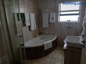 Traveller's Rest, Reebok - Image 3