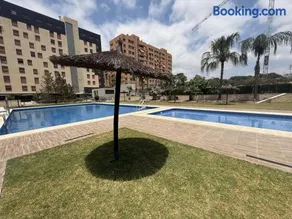 Apartamento con piscina, gimnasio y parking en Alicante by Turihome - Image 4