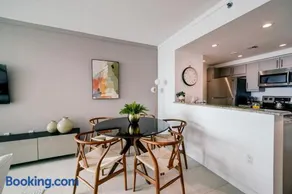 Direct Bayview One Bedroom Condo in Coconut Grove Includes parking - Image 4