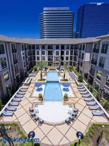 Luxury Galleria Mid-rise Apartment - Image 1