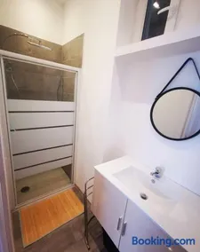 Studio lumineux en rez de chaussée - Image 2