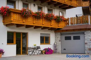 Dolomiten Home - Image 1