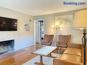 Entire Private 3 Bedrooms 1 Bathroom Single House with Fenced Garden - Image 4
